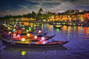 Sömürge şehri Hoi Gün batımında Vietnam