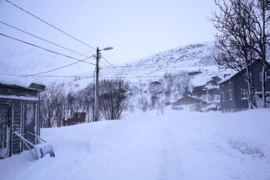 Tromso fiyortlarında karlı doğa, Norveç