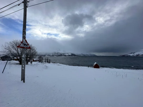 ノルウェーのトロムソでは雪に覆われた自然が — ストック写真