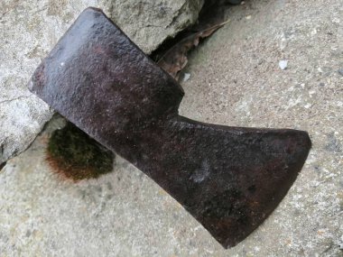 Küçük antika baltası, çalışma aracı. 