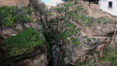 The Puente Viejo 'dan Görünüm (Eski Köprü)