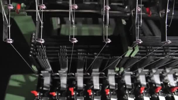 Primer Plano Máquina Textil Líneas Hilo Fibra Máquina Telar Tejido Video de stock libre de derechos
