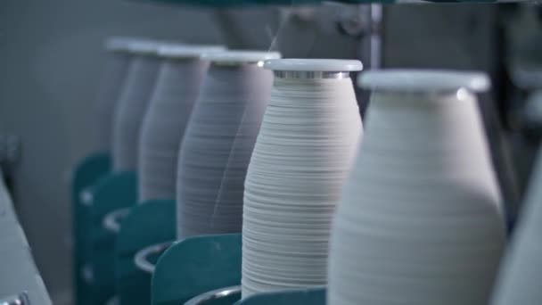 Bavlněná Příze Cívce Spool Thread Closeup Clothes Factory Textilní Látka — Stock video