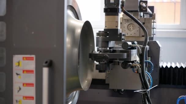 Машина Чпу Роботі Ріжучий Інструмент Обробки Сталевих Металевих Деталей Токарному Відеокліп