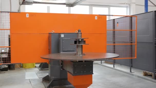 Cnc Maschine Bei Der Arbeit Schneidwerkzeug Bearbeitung Stahl Metall Detail — Stockvideo