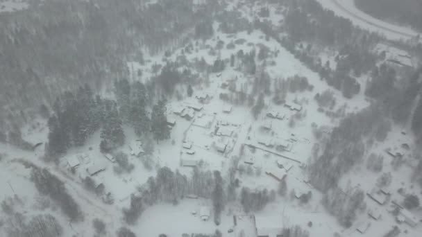 Voando Sobre Aldeia Russa Nevoeiro Inverno Imagens Fullhd Alta Qualidade — Vídeo de Stock
