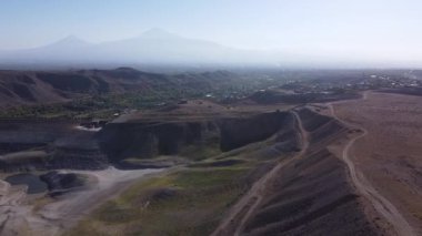 Mount Ararat sinemasına bakan dağ kanyonu. Yüksek kalite 4k görüntü