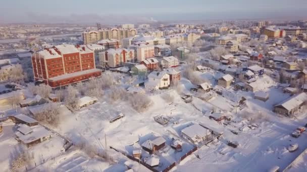 Ett Flygperspektiv Snötäckt Stad Som Visar Upp Blandning Urban Design — Stockvideo