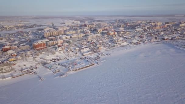 Sněžná Městská Krajina Shora Bílé Přikrývky Vykukují Budovy Kontrast Mezi — Stock video