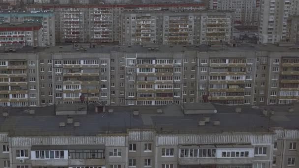 위에서 디자인과 구조를 보여주는 아파트 건물과 풍경을 보여주는 비디오 — 비디오