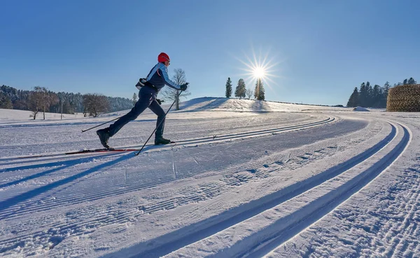Wanita Ski Lintas Negara Bregenz Forest Mountains Dekat Sulzberg Vorarlberg — Stok Foto