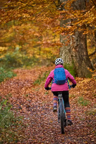 Nice Senior Woman Riding Her Electric Mountainbike Autumnal Forest Trails — Stock Photo, Image