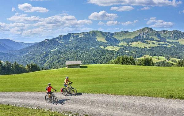 Zwei Seniorinnen Haben Spaß Bei Einer Radtour Bregenzer Wald Bei — Stockfoto