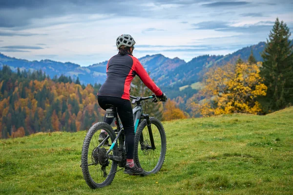 Active Woman Riding Her Electric Mountain Bike Brengenz Forest Mountains — Stock Photo, Image
