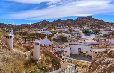 Ansalusia, İspanya 'daki Guadix, mağara evleri olan ünlü beyaz köy.
