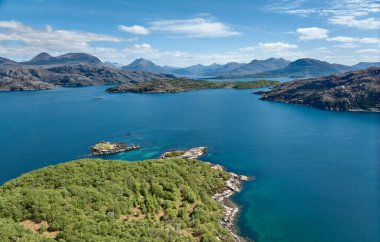 Batı İskoçya, İngiltere 'deki Shieldaig Gölü' nde panoramik hava manzarası