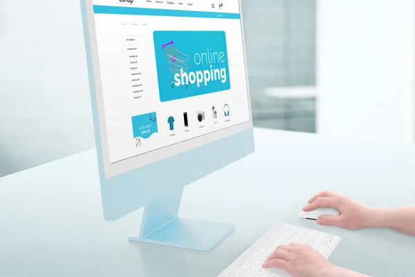 电子商务和网上购物作文与计算机显示和现代网页设计 — 图库照片