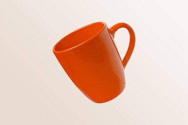 Logo promosyonu için boşlukta yüzen kırmızı bardak