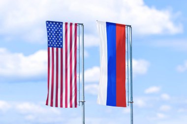 ABD ve Rusya bulutlu gökyüzü, küresel siyaset, diplomasi ve uluslararası ilişkilere karşı bayrak sallıyor.