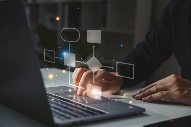 Sanal ekranda işlem akış şemasını kullanan işadamı, kurumsal konseptin yönetimi, uygulama ve geliştirme,.