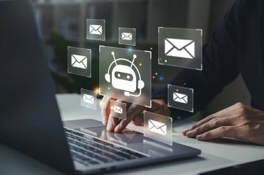 Yapay Zeka veya Yapay Zeka teknolojisi, Robot uygulaması, Chat robotu ile laptop kullanan iş adamı, sohbet iletişimi, gelecekteki teknoloji.