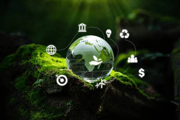 用Esg图标展示世界可持续环境概念 社会和治理的水晶世界 — 图库照片