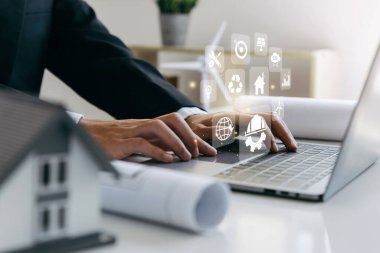 Mimarlar, ekolojik ev tasarımı, çevre dostu, enerji tasarrufu, sürdürülebilir geliştirme kavramı olan dizüstü bilgisayar kullanıyorlar..