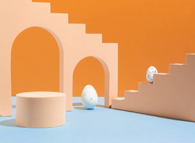 Podyum, ürün sunumu ve Paskalya yumurtaları için ayakta durun. Marka ve festival ambalajı sunumu için bir model. Minimum gıda konsepti. Modern estetik.