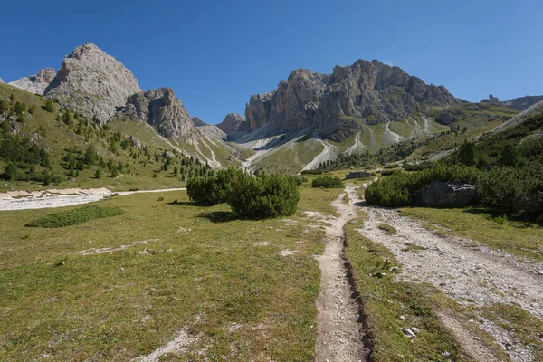 มมองกว างของห บเขาแอลป ามกลาง Dolomites Val Gardena — ภาพถ่ายสต็อก