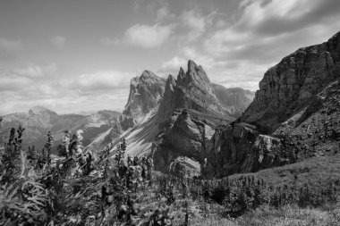 İtalyan Dolomitlerindeki Seceda bölgesinin manzarası