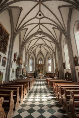 İtalya 'nın Val Isarco kentindeki Velturno kilisesinin iç mimarisi.