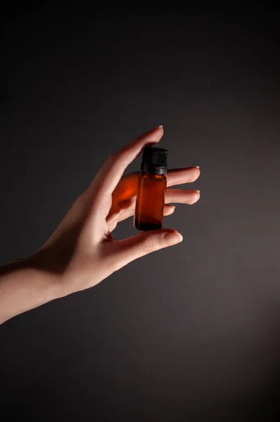 Kütikül yağı, el ve yüz bakımı, nemlendirici. Kozmetik.