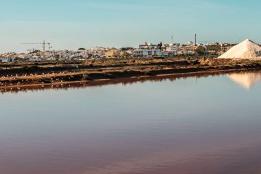 Algarve 'deki Salinas de Fuseta' nın manzarası