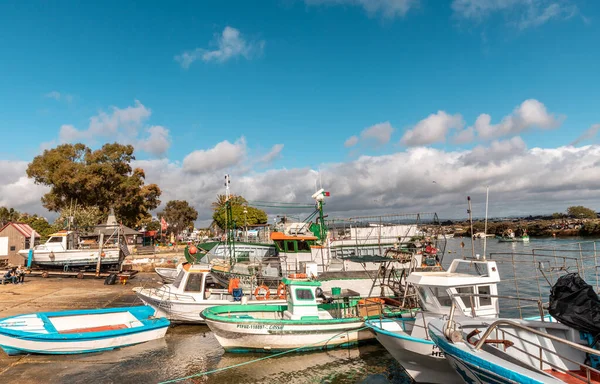Fuseta Algarve Limanında Küçük Balıkçı Tekneleri — Stok fotoğraf