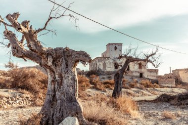 İspanya 'nın Almerya bölgesindeki Tabernas çölünde kıyamet sonrası benzeri bir manzara.