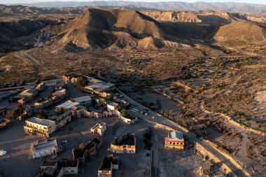 Endülüs Çölü 'ndeki Bravo Kalesi' nin insansız hava aracı görüntüsü.
