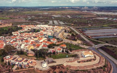 Dağ manzaralı Revelim de Santo Antonio ve Salinas in Castro Marim Faro Portugal