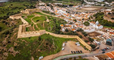 Şehrin havadan görünüşü Castro Marim Faro Portekiz