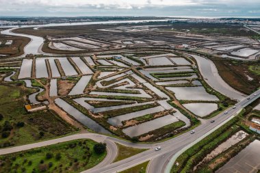 Salinas 'ın Castro Marim Portekiz' deki Sapal Doğa Rezervi 'ndeki insansız hava aracı görüntüsü