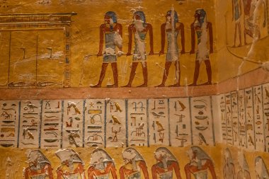 Ramses IV 'ün mezarındaki kabartma duvarı.