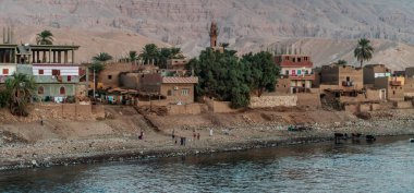 Kuzeydoğu Afrika 'da Nil nehri kıyısı doğal manzara Mısır' da