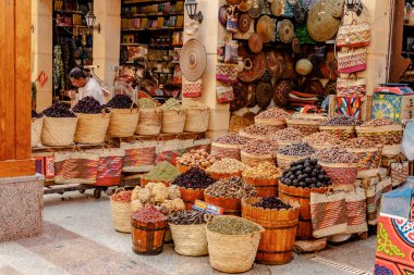 Aswan 'da renkli gıda ve baharat pazarı
