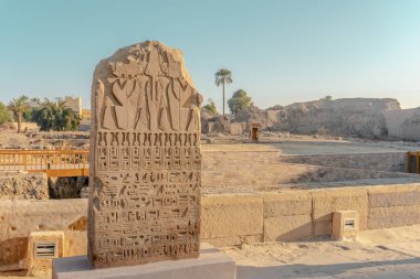 Karnak Tapınağı, Karnak 'taki Nil kıyısında, Luxor yakınlarında.