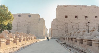 Karnak Tapınağı, Karnak 'taki Nil kıyısında, Luxor yakınlarında.