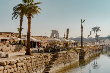 Karnak Tapınağı, Karnak 'taki Nil kıyısında, Luxor yakınlarında.