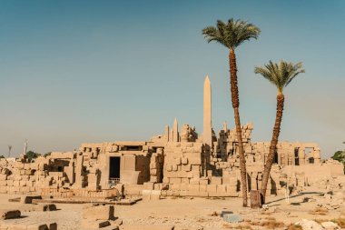 Karnak Tapınağı, Karnak 'taki Nil kıyısında, Luxor yakınlarında.