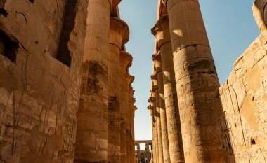 Nil Mısır 'ın kıyısındaki Luxor Tapınağı