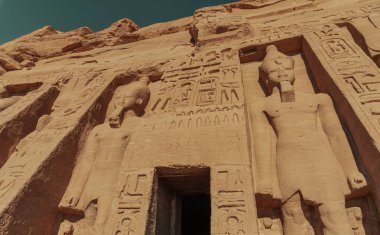 Ebu Simbel 'in Mısır' daki Aswan 'daki tapınağı Nubia' nın Mısır Nil Gezisi