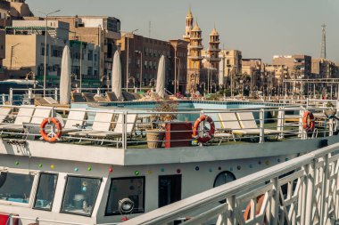 Aswan Valiliği, Mısır Ocak 2024: Aswan kentinin önündeki Nil yolcu gemileri
