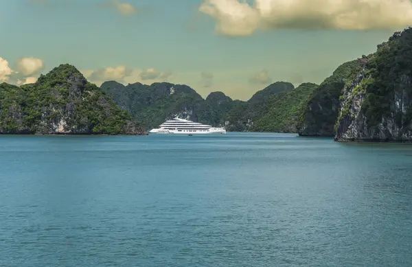 stock image Nature  Landscape of Halong Bay  in the Gulf of Tonkin in Vietnam